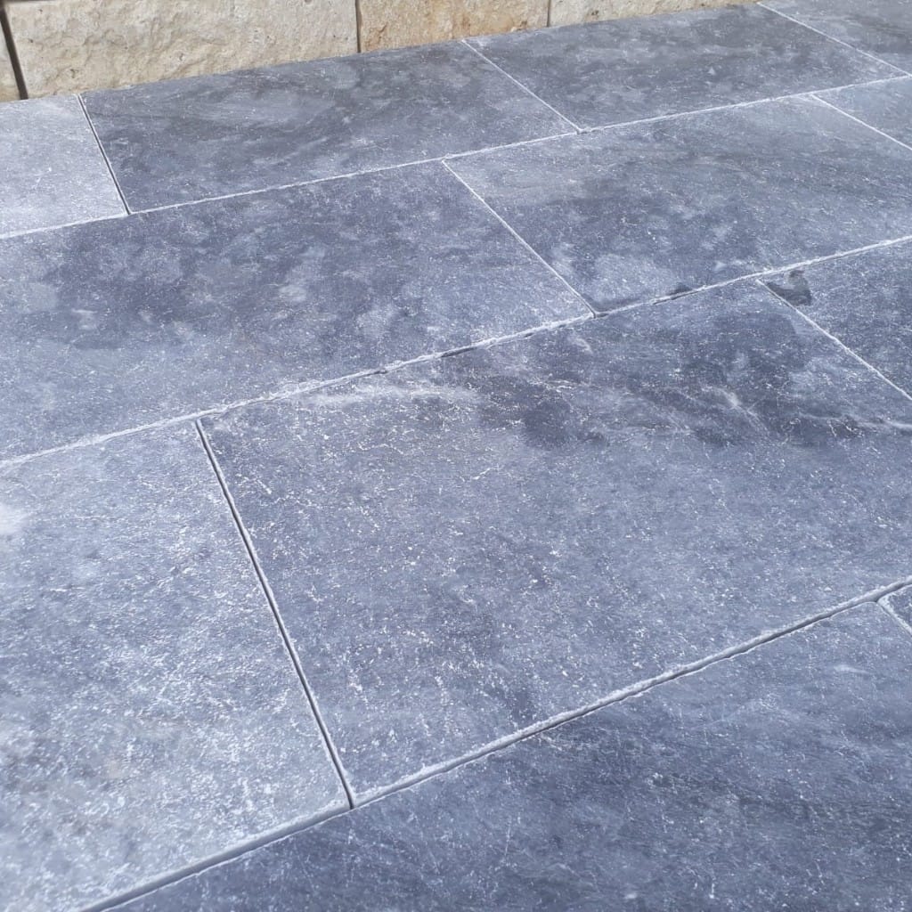 [B406030T] Bluestone marmer terrastegel 40 x 60 x 3 cm  getrommeld