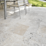 Classic travertin terrastegel kleine roman set 3 cm model a getrommeld - Afbeelding 7