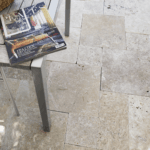 Classic travertin terrastegel kleine roman set 3 cm model a getrommeld - Afbeelding 8