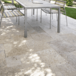 Classic travertin terrastegel kleine roman set 3 cm model a getrommeld - Afbeelding 9