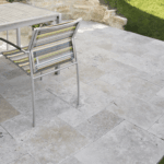 Classic travertin terrastegel kleine roman set 3 cm model a getrommeld - Afbeelding 12